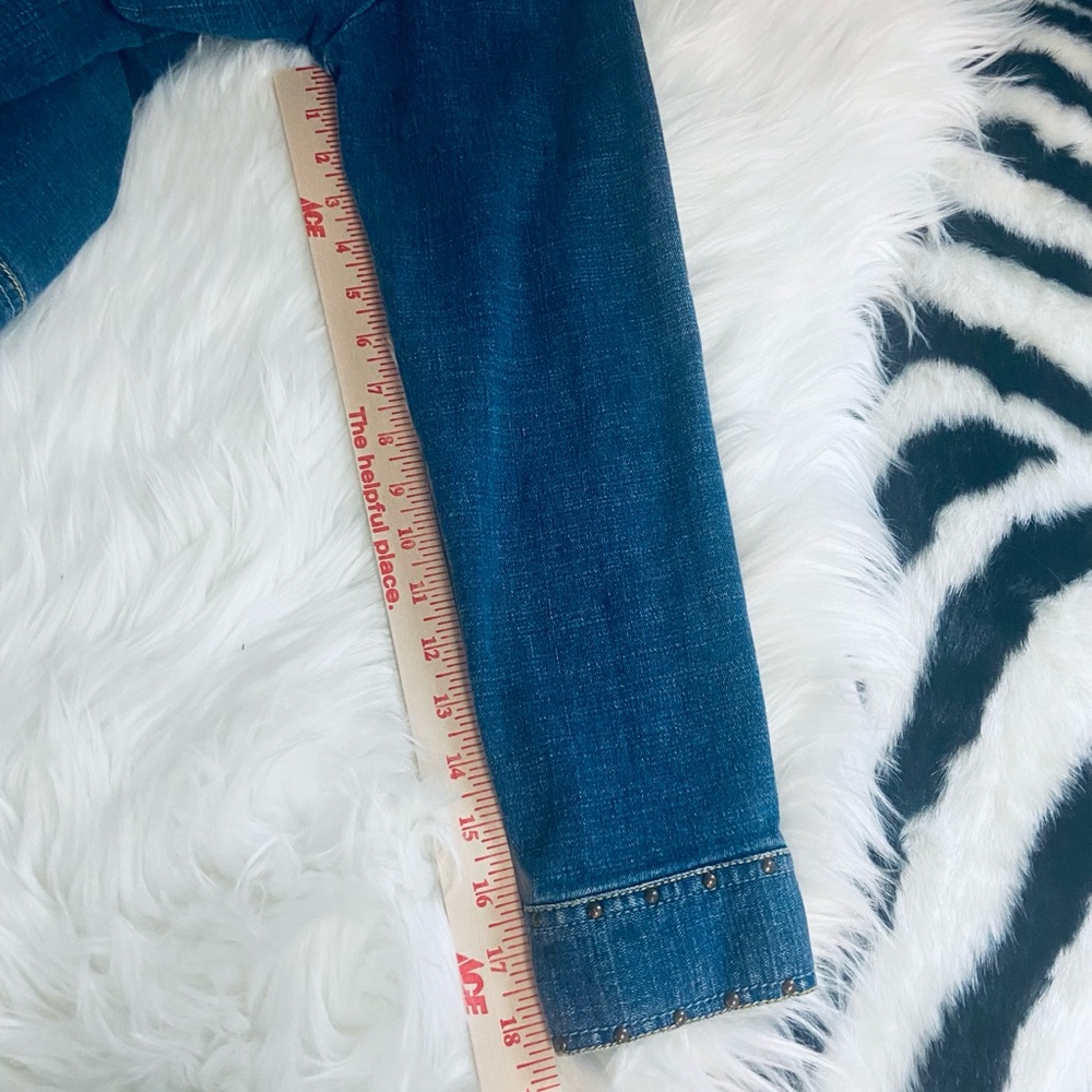 Reba Sz M Blue Denim Womens Jacket with Studs and appliqué design on back - Picture 9 of 11